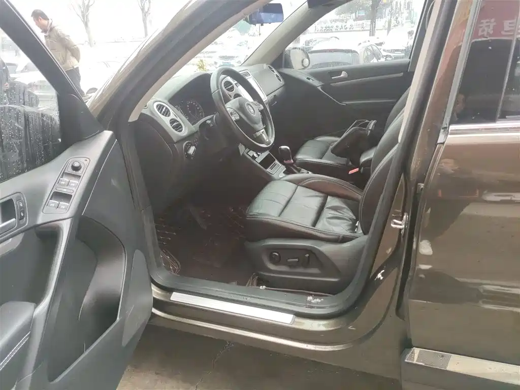 Volkswagen Tiguan — фото 11