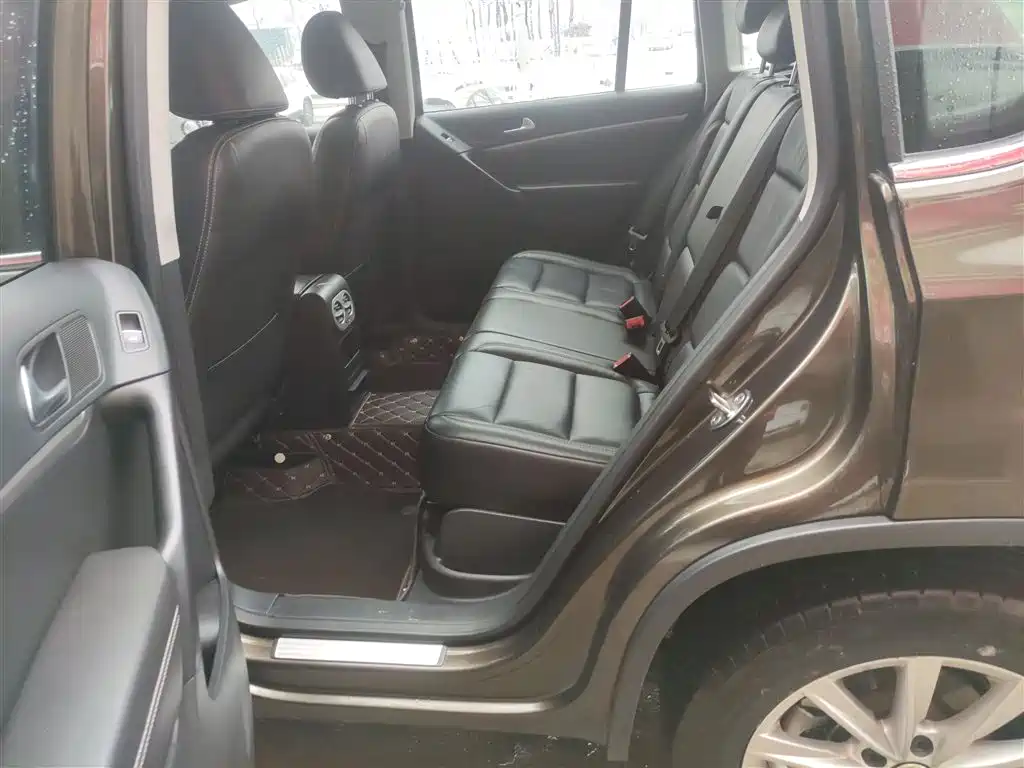 Volkswagen Tiguan — фото 13