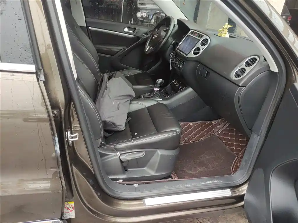Volkswagen Tiguan — фото 20