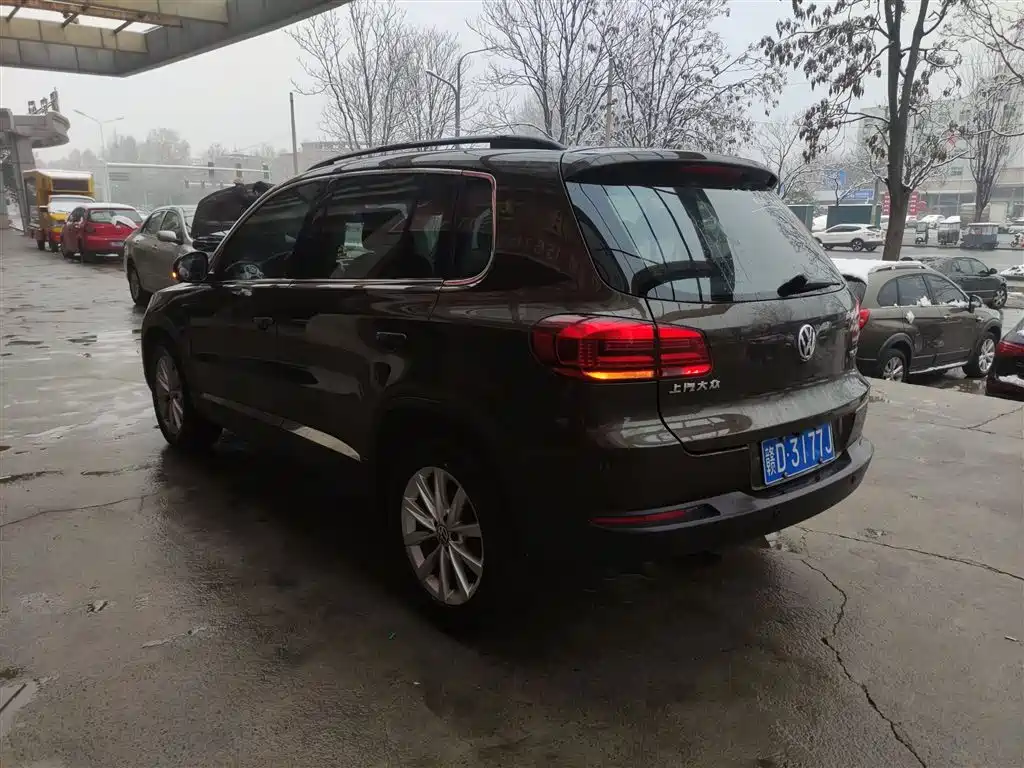 Volkswagen Tiguan — фото 23