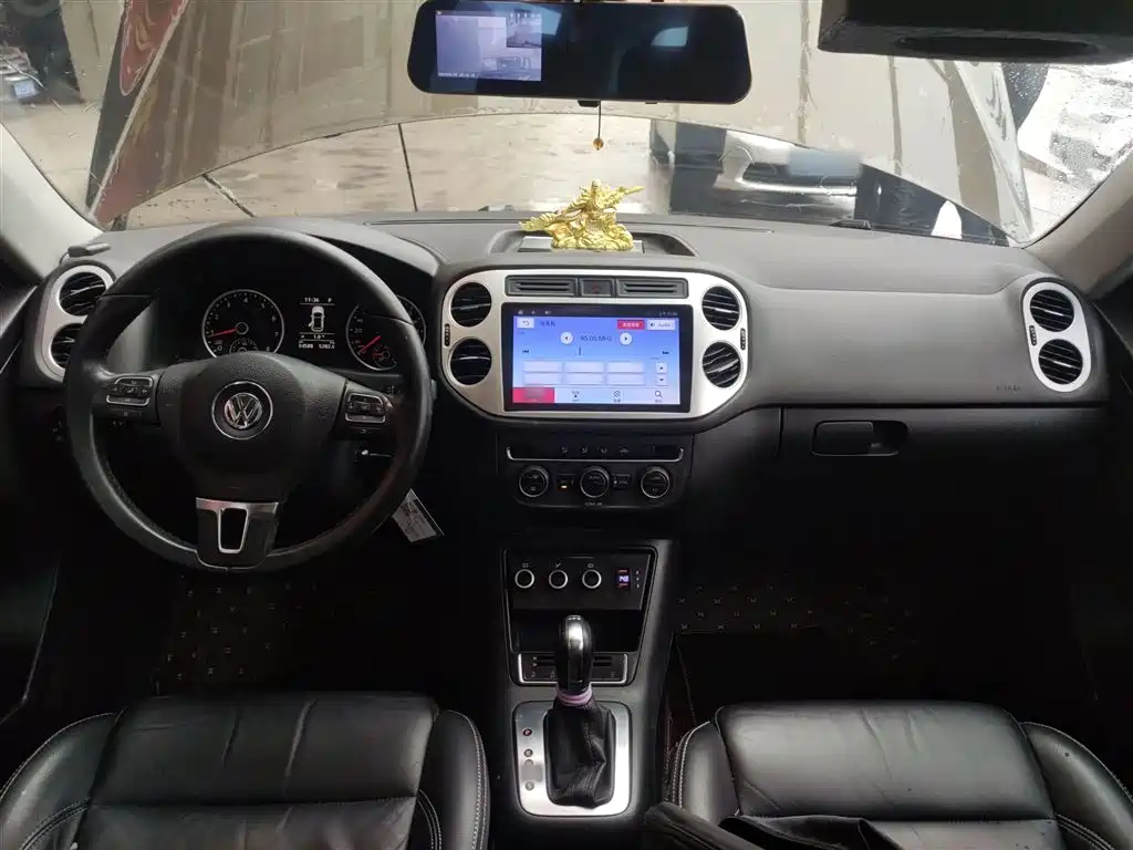 Volkswagen Tiguan — фото 6