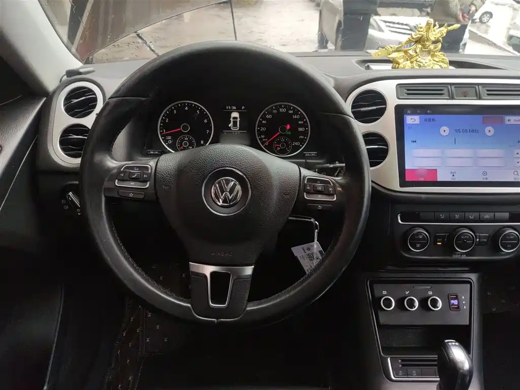 Volkswagen Tiguan — фото 7