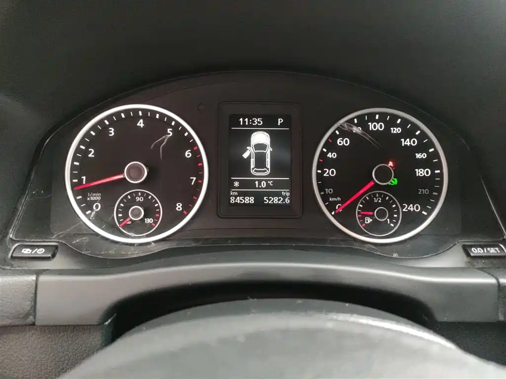 Volkswagen Tiguan — фото 8