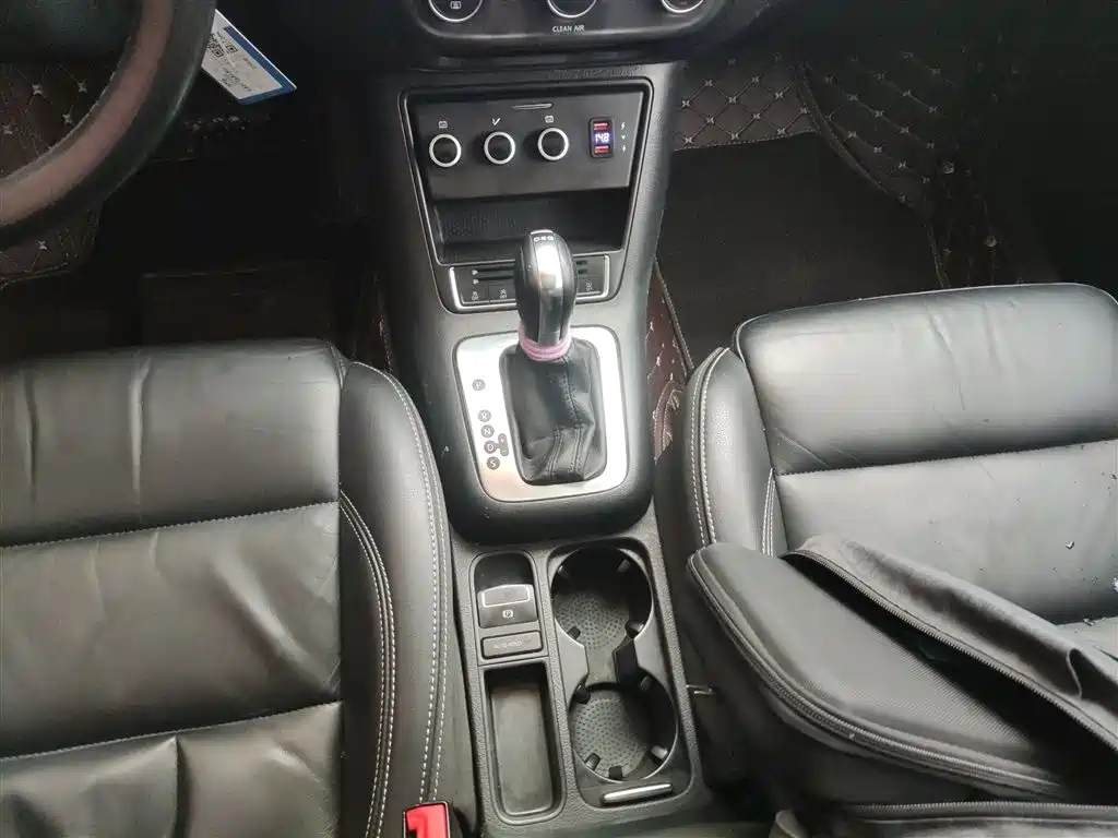 Volkswagen Tiguan — фото 10