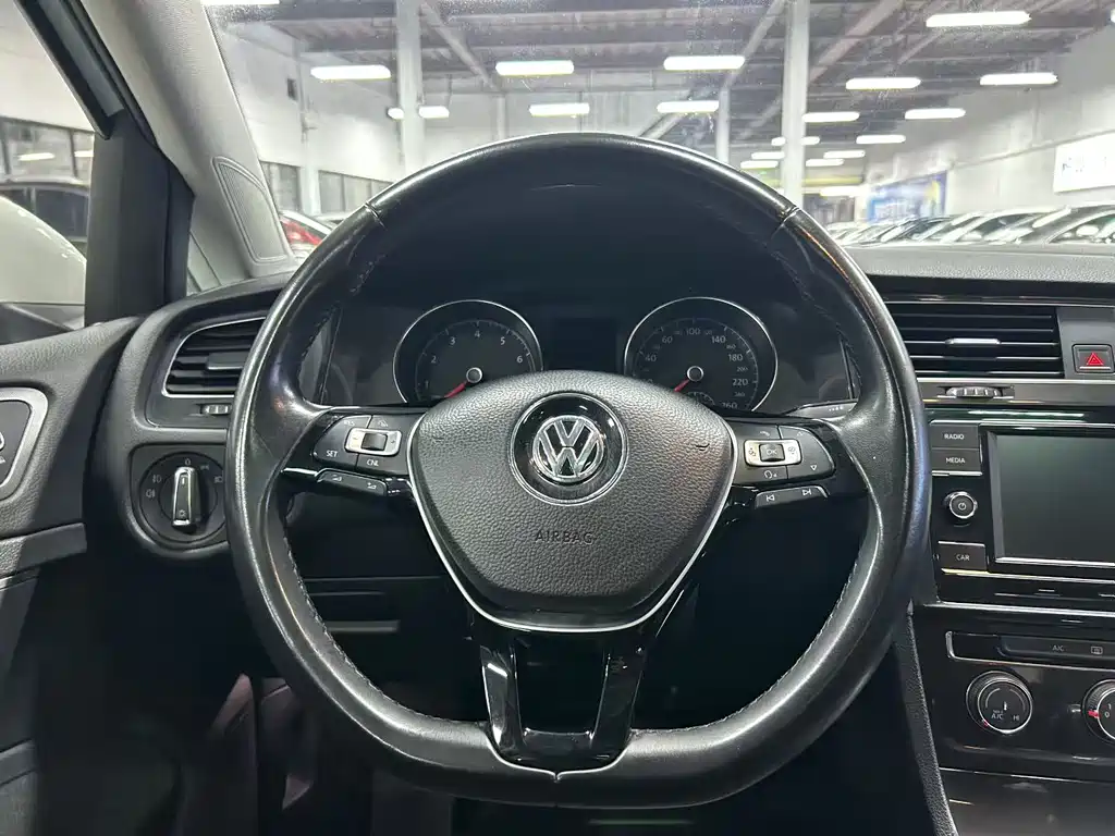 Volkswagen Golf — фото 3