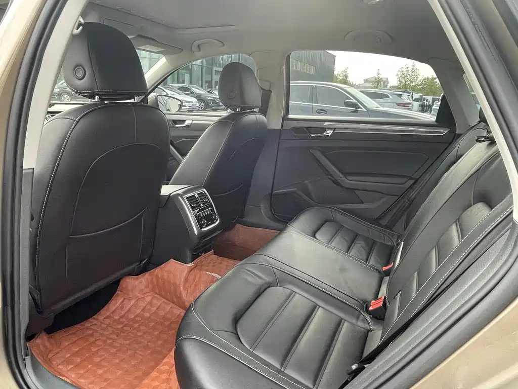 Volkswagen Passat — фото 5