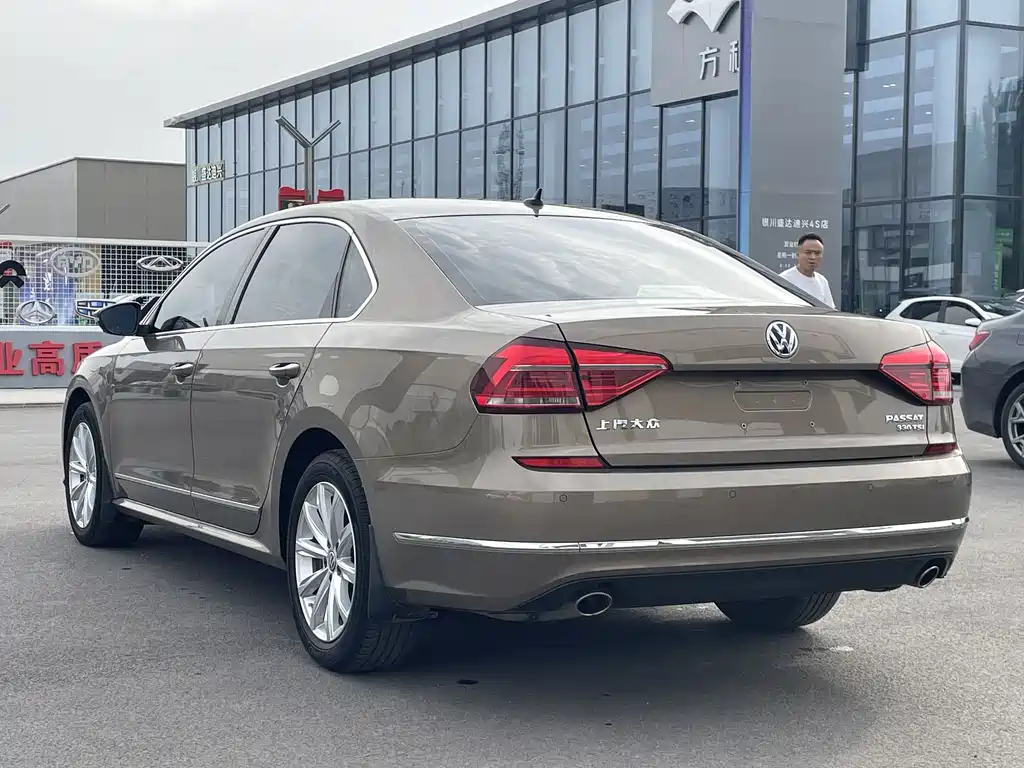 Volkswagen Passat — фото 9