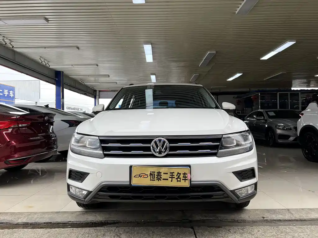 Volkswagen Tiguan L — фото 2
