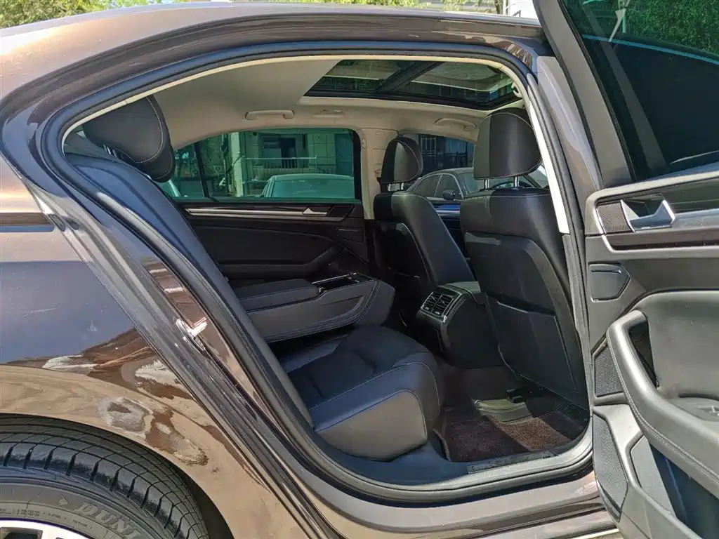 Volkswagen Phideon — фото 11