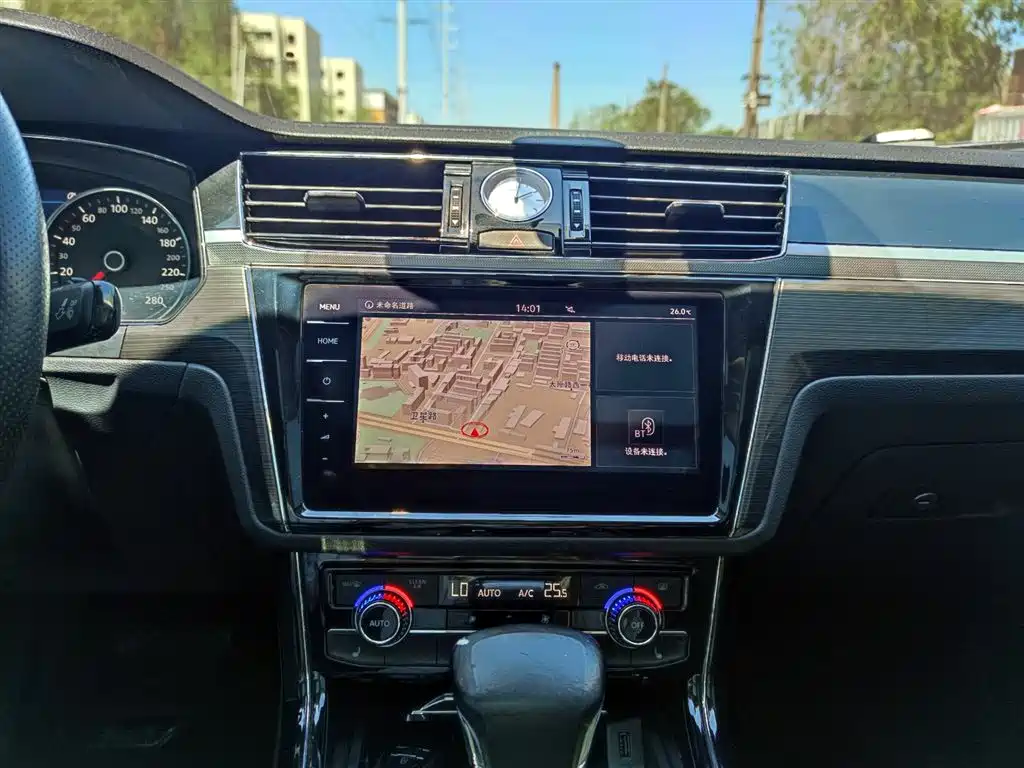 Volkswagen Phideon — фото 13