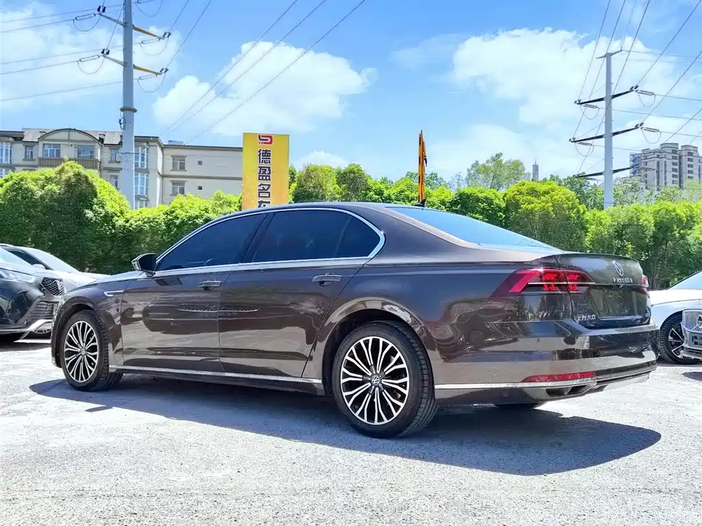 Volkswagen Phideon — фото 6