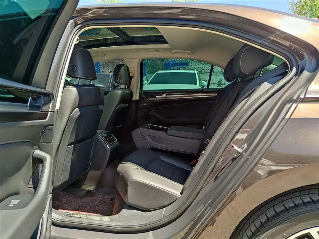 Volkswagen Phideon — фото 10