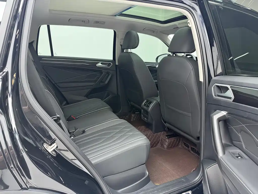 Volkswagen Tiguan L — фото 13