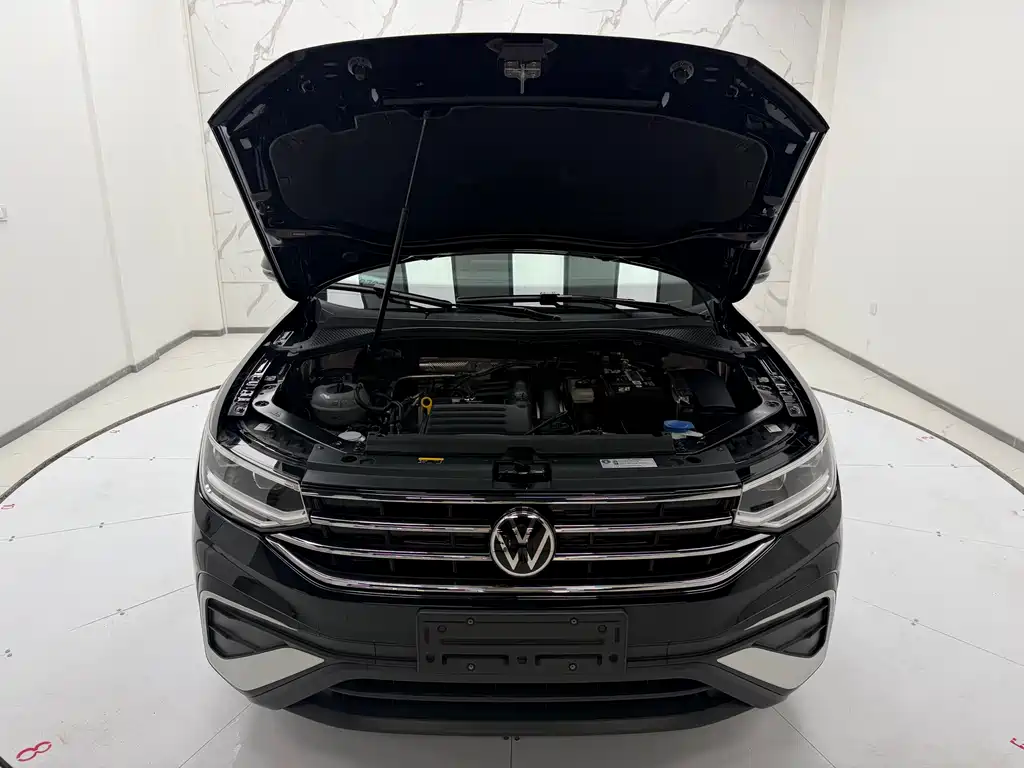 Volkswagen Tiguan L — фото 9