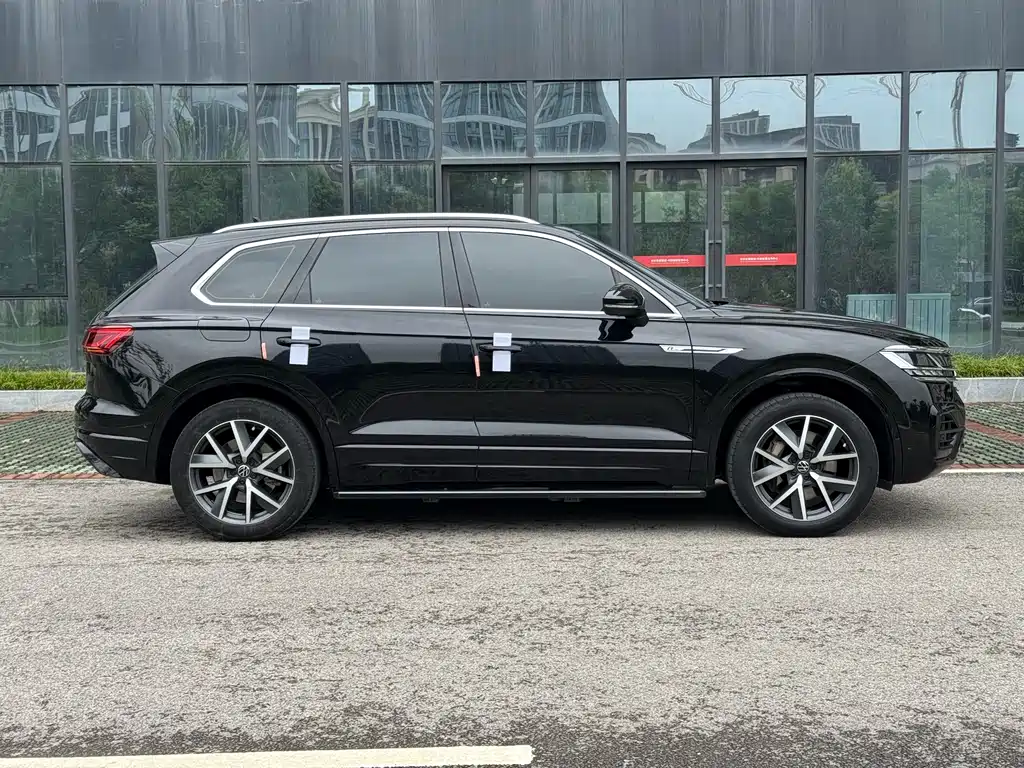 Volkswagen Touareg — фото 23