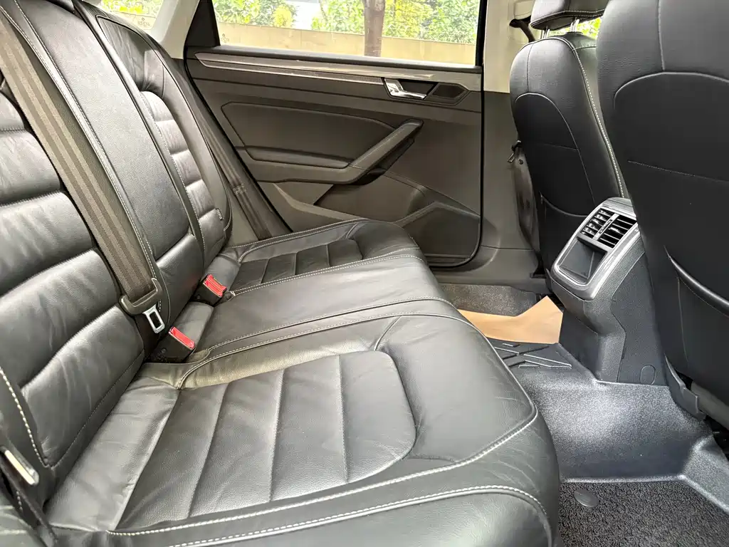 Volkswagen Passat — фото 8