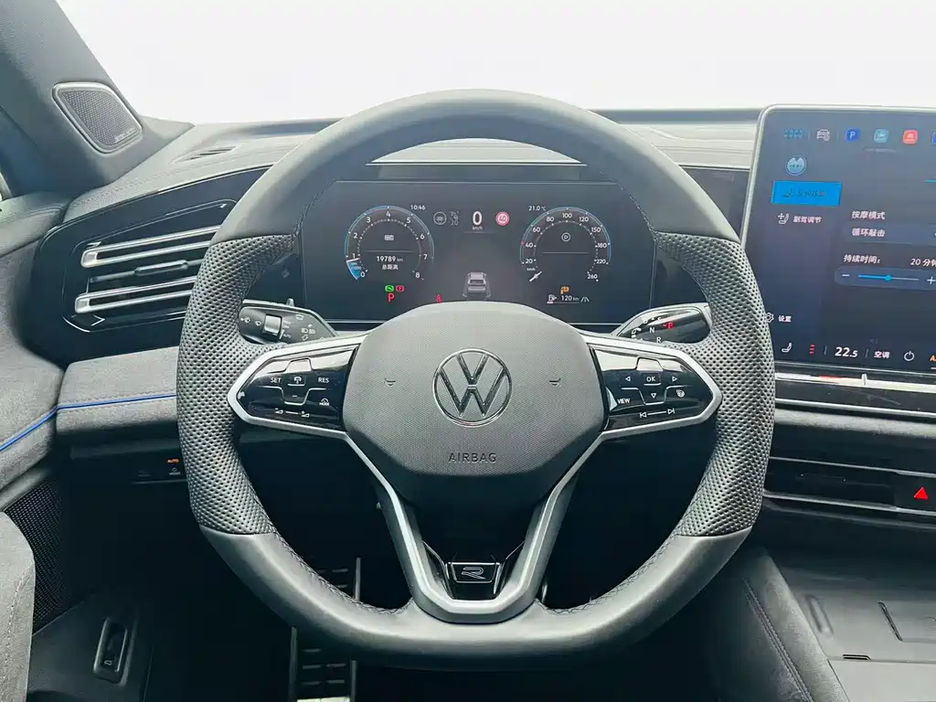 Volkswagen Tiguan L — фото 10