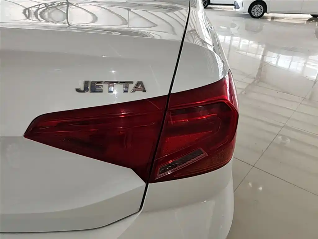 Volkswagen Jetta — фото 8