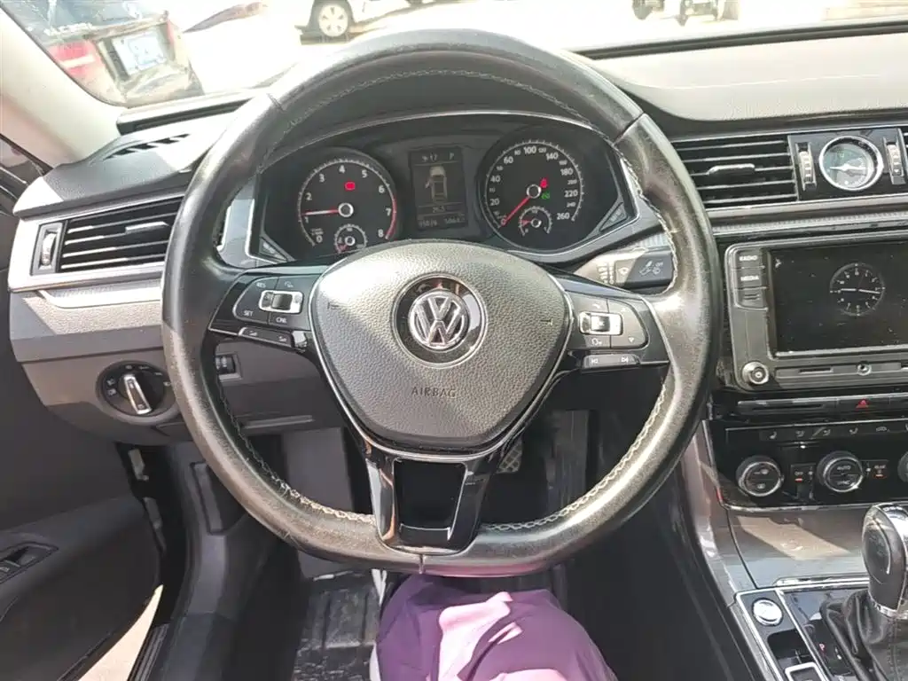 Volkswagen Passat — фото 11