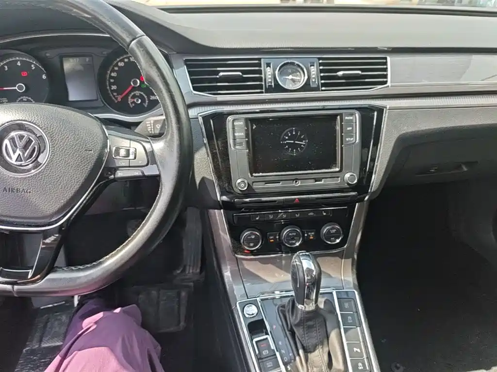 Volkswagen Passat — фото 13