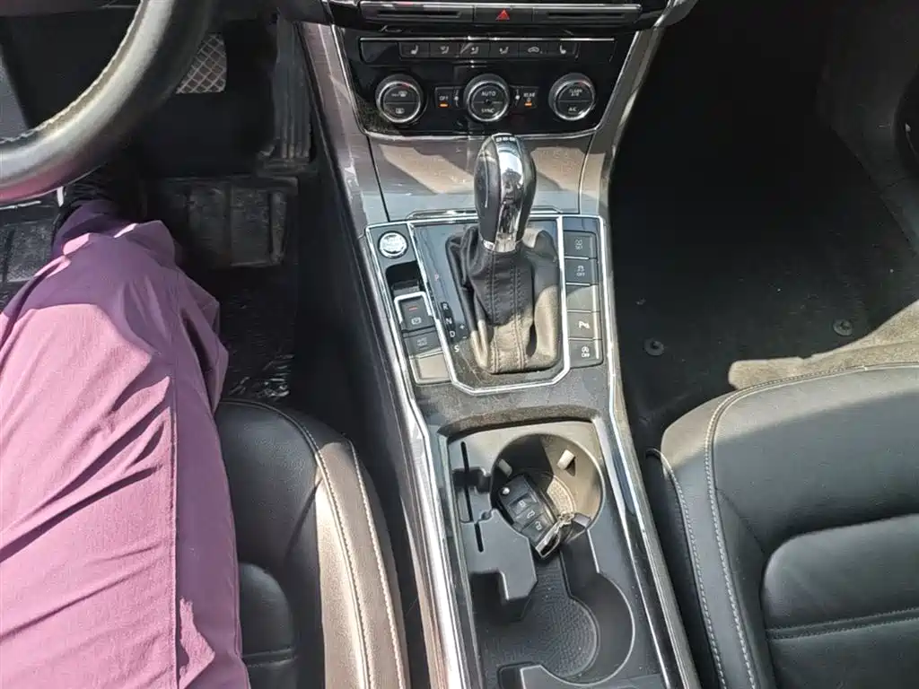 Volkswagen Passat — фото 14
