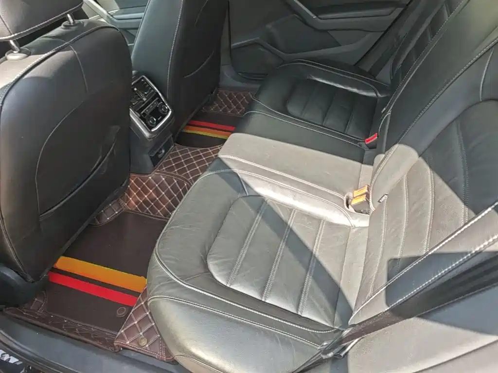 Volkswagen Passat — фото 17
