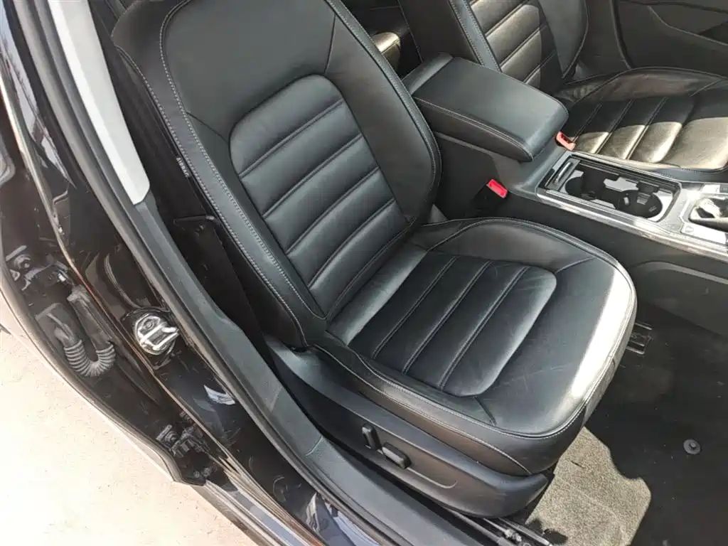 Volkswagen Passat — фото 25