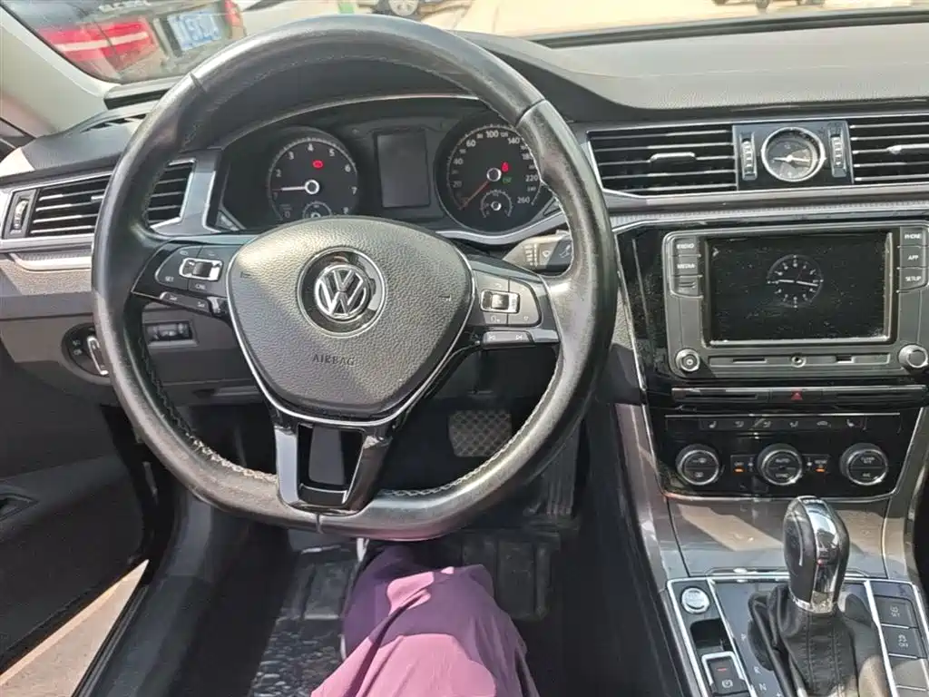 Volkswagen Passat — фото 10