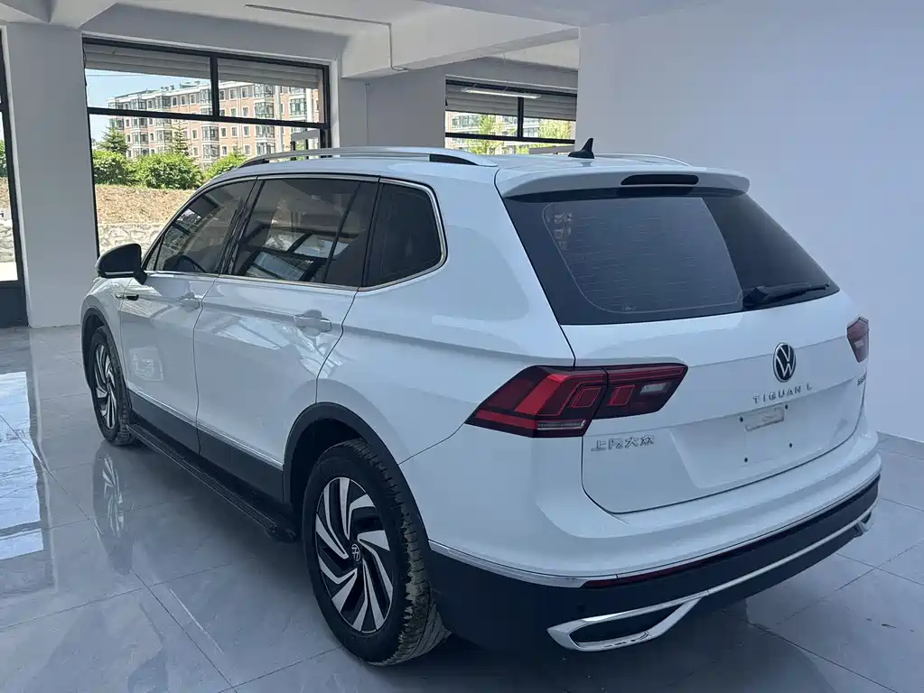 Volkswagen Tiguan L — фото 3