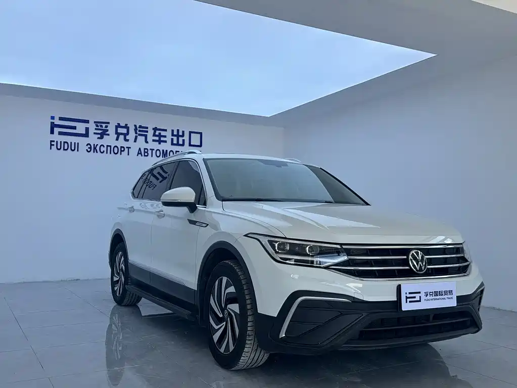 Volkswagen Tiguan L — фото 4