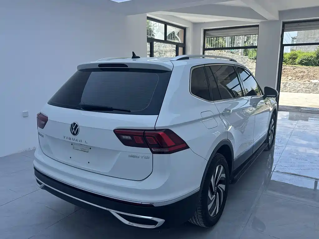 Volkswagen Tiguan L — фото 5