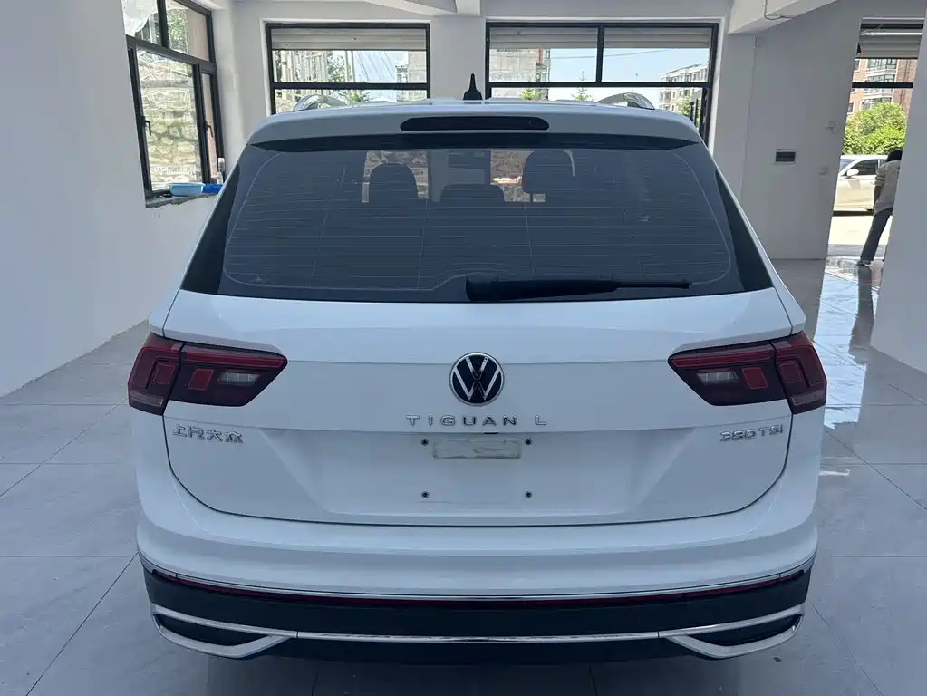 Volkswagen Tiguan L — фото 6