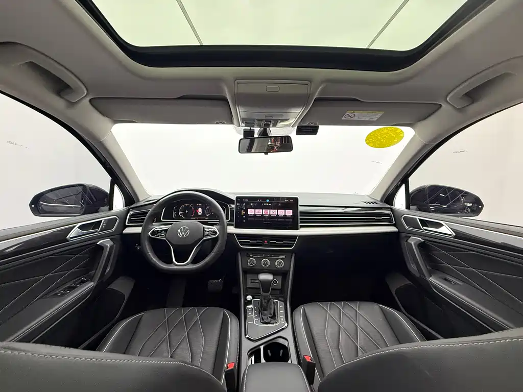 Volkswagen Tiguan L — фото 8