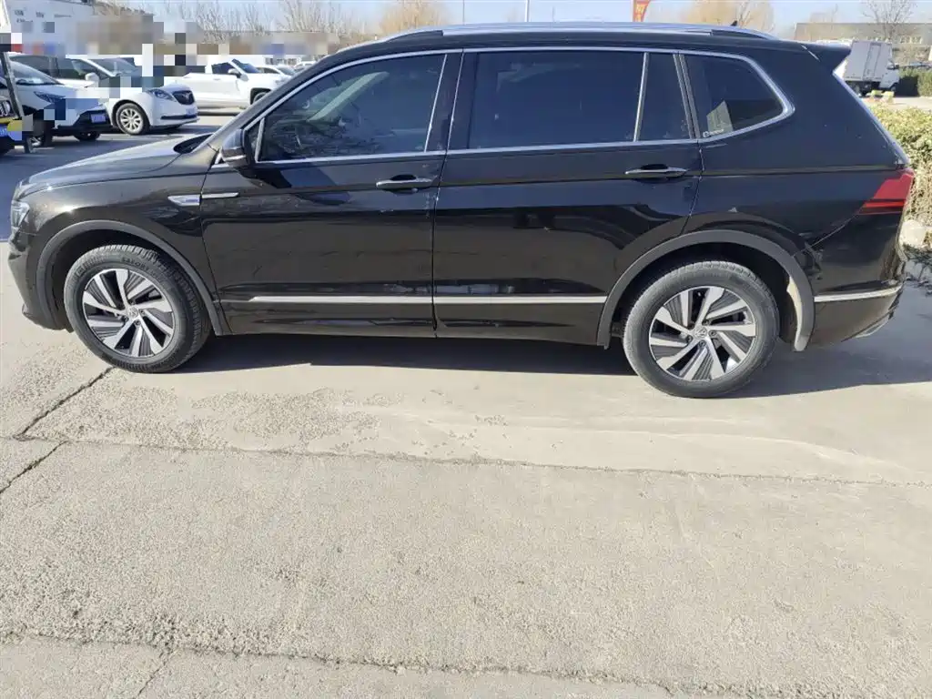 Volkswagen Tiguan L PHEV — фото 4