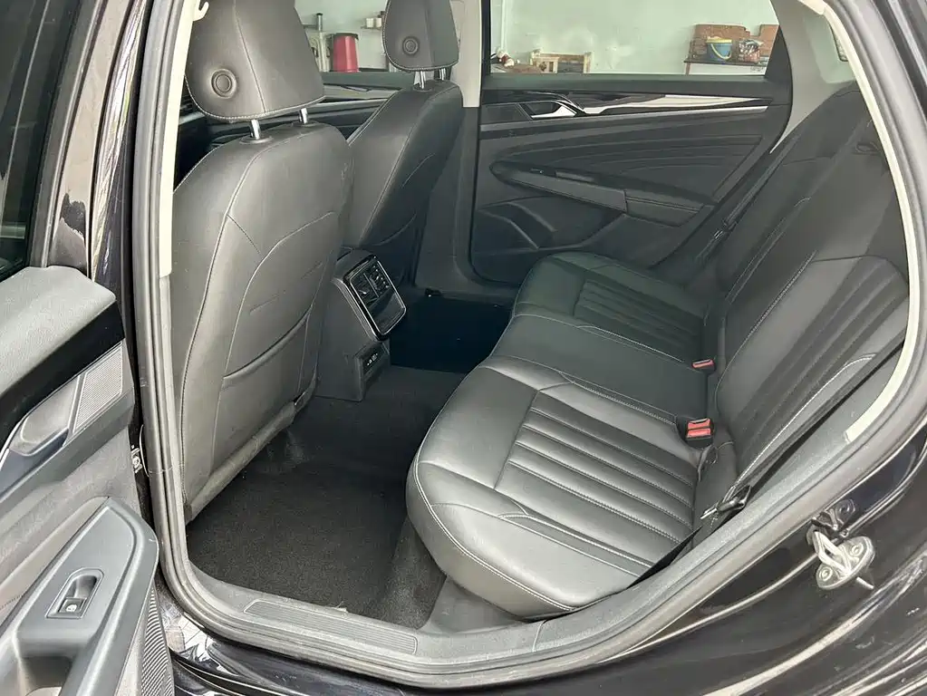 Volkswagen Passat — фото 9