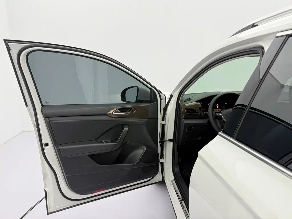 Volkswagen Tharu — фото 23