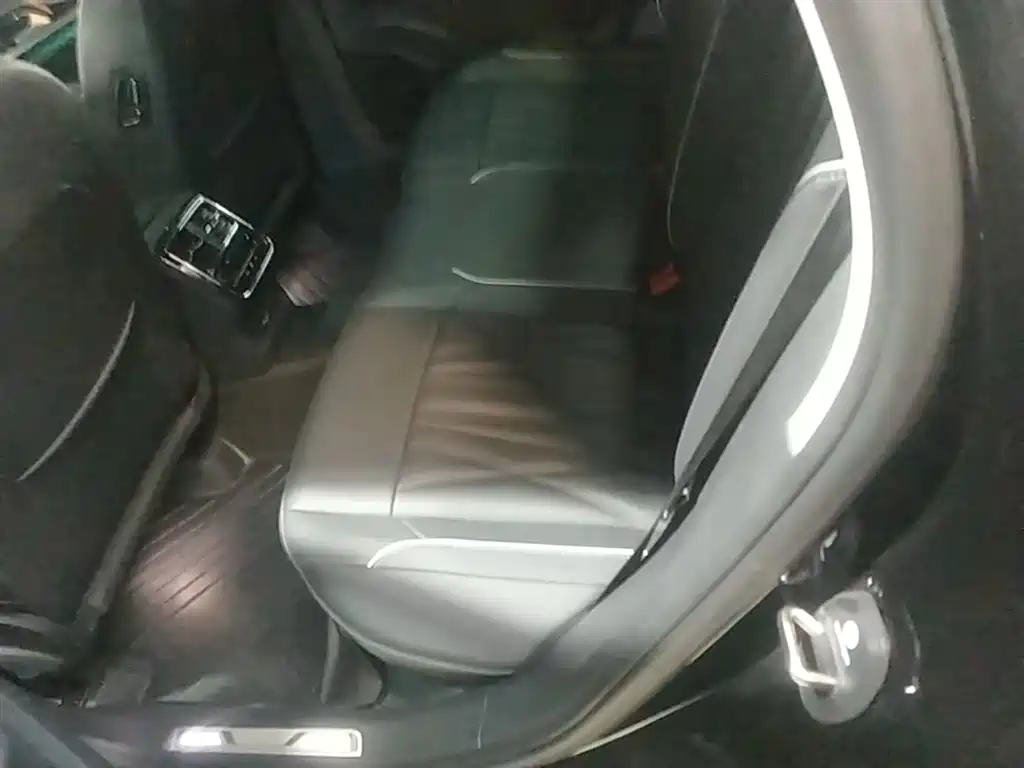 Volkswagen Passat — фото 17