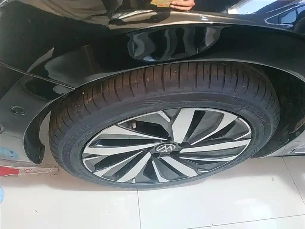 Volkswagen Passat — фото 23