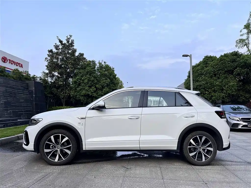 Volkswagen T-Roc — фото 9