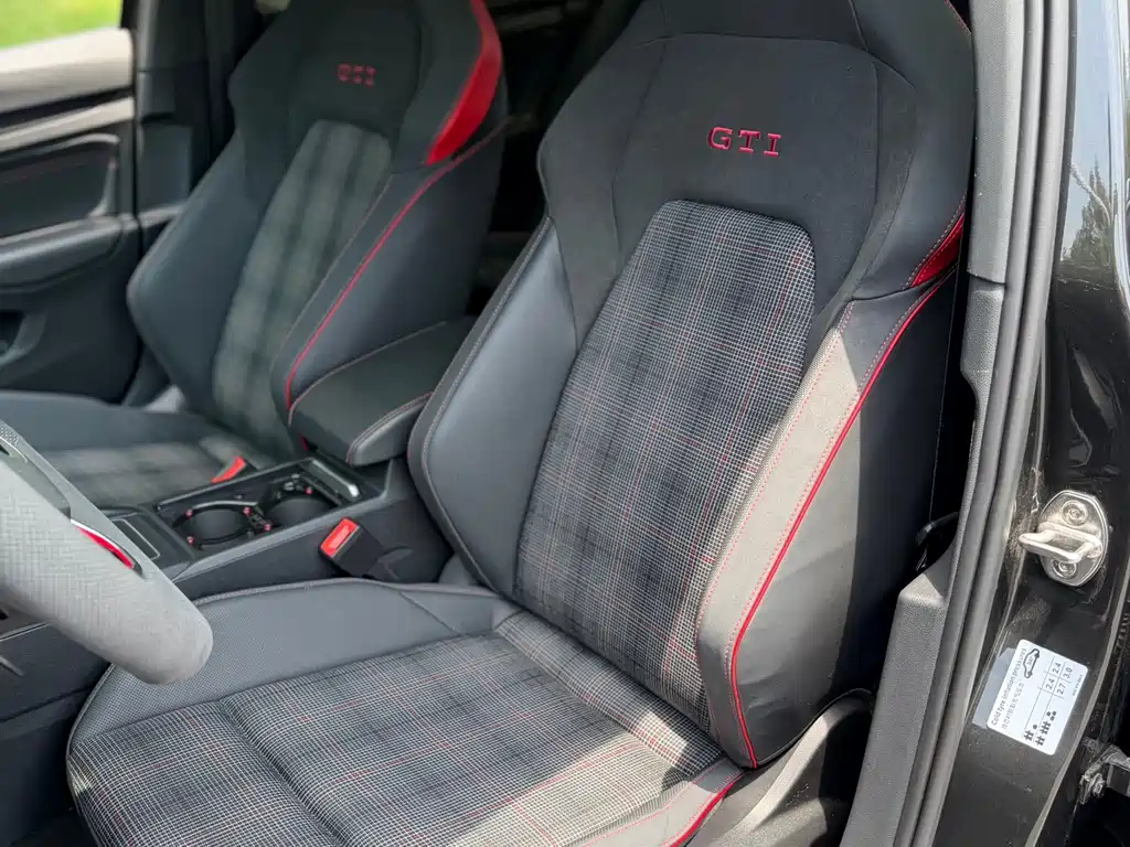 Volkswagen Golf GTI — фото 4