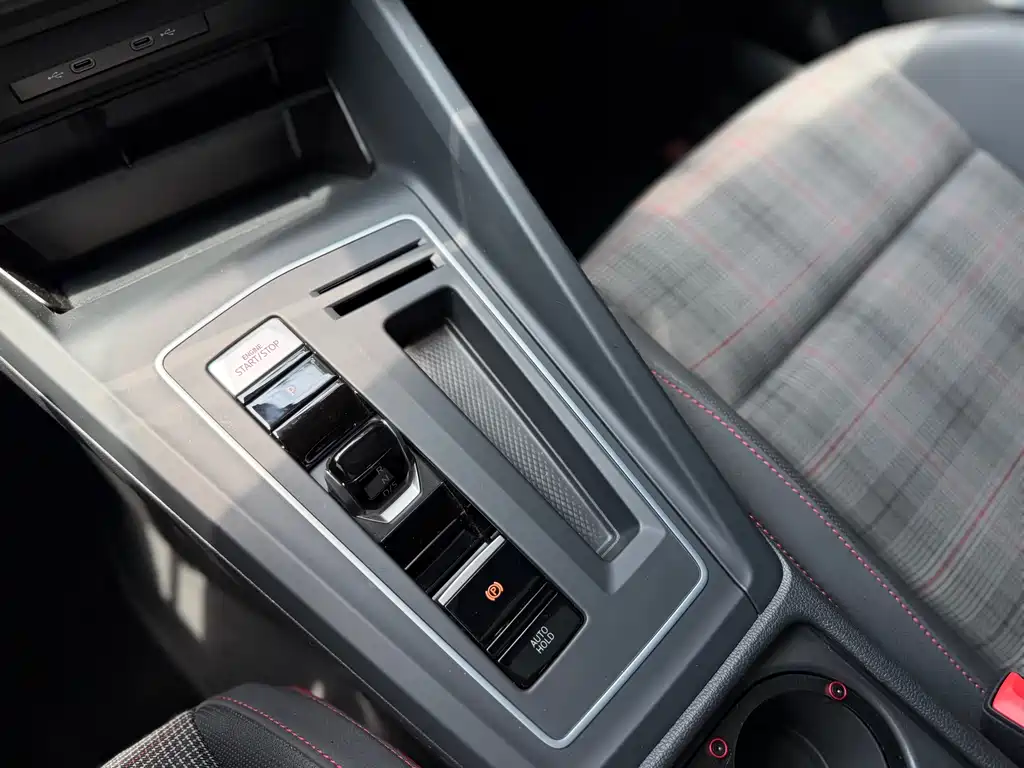 Volkswagen Golf GTI — фото 8