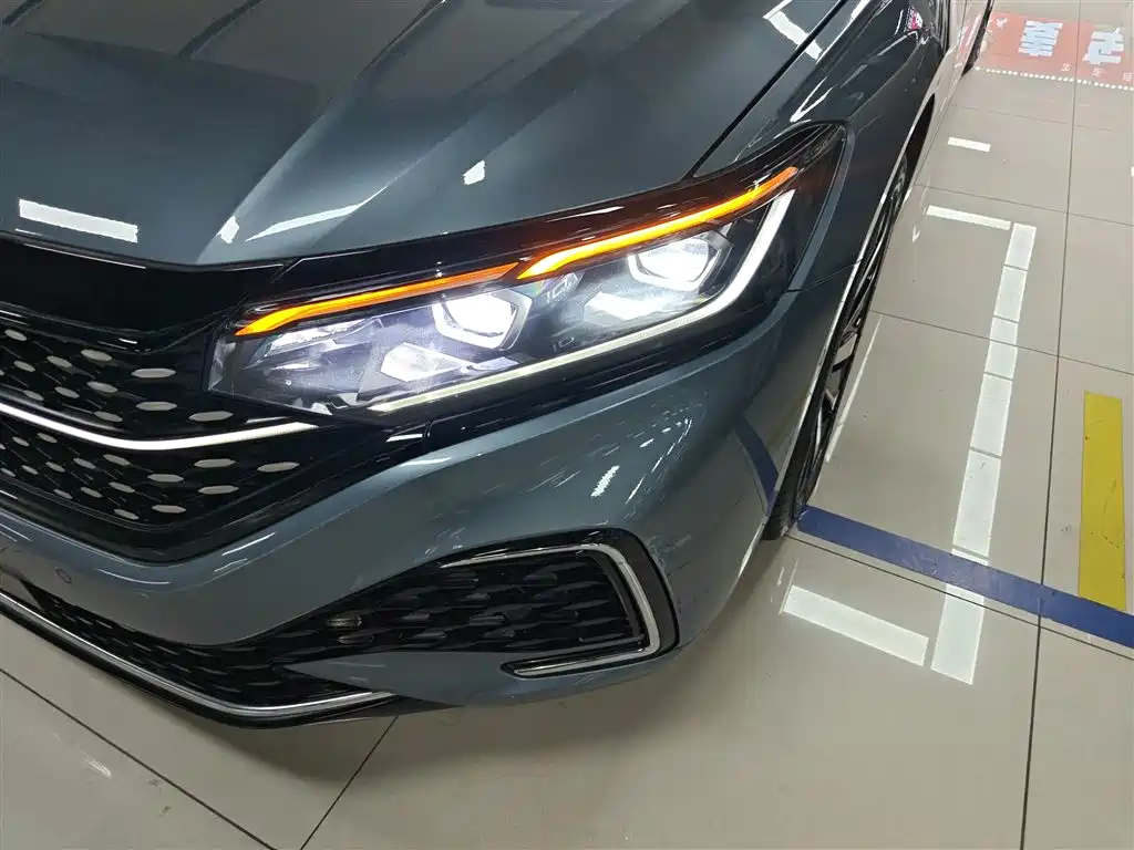 Volkswagen Passat — фото 23