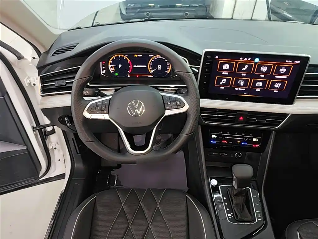 Volkswagen Tiguan L — фото 11