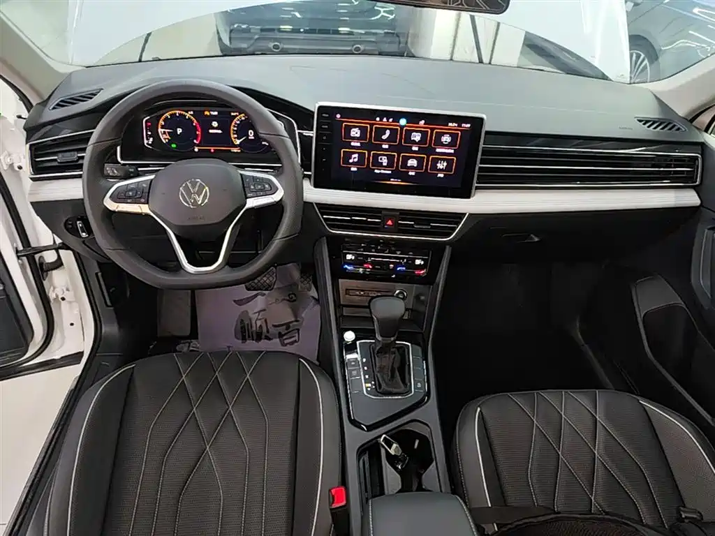 Volkswagen Tiguan L — фото 13