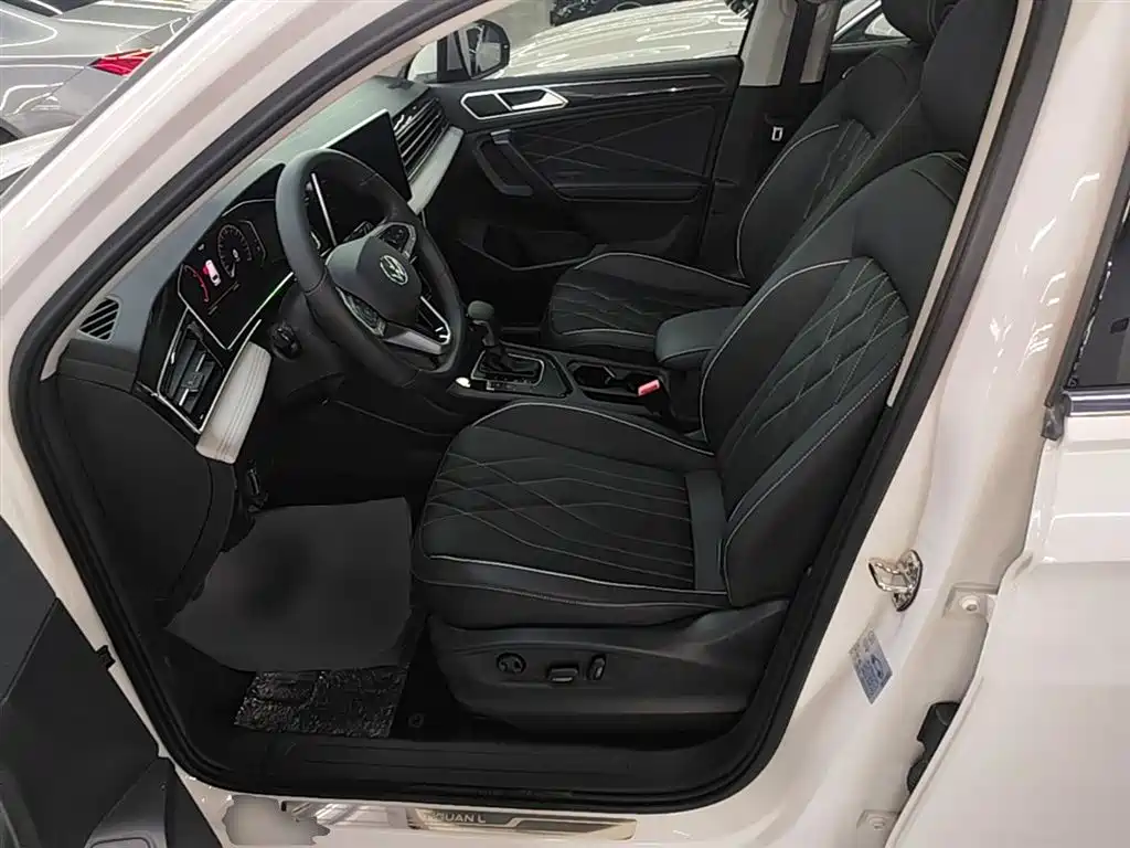Volkswagen Tiguan L — фото 15