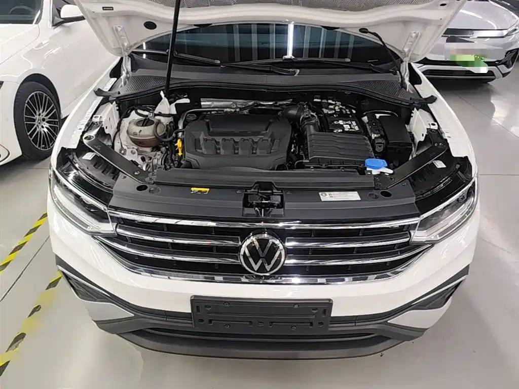 Volkswagen Tiguan L — фото 20