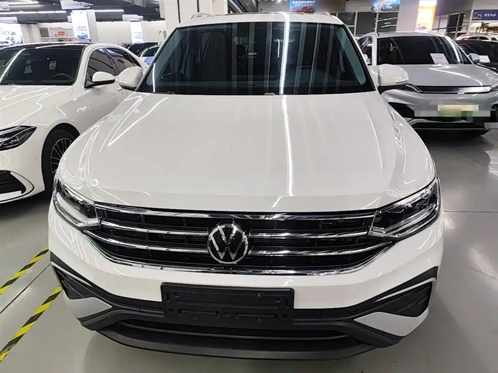 Volkswagen Tiguan L — фото 3