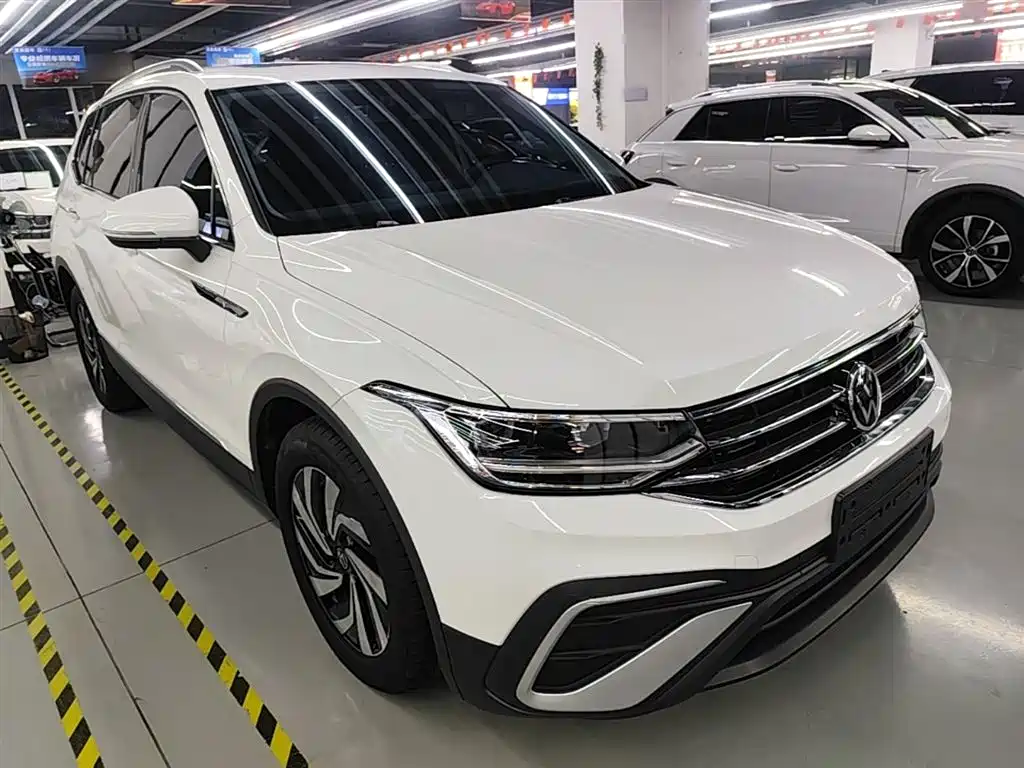 Volkswagen Tiguan L — фото 4