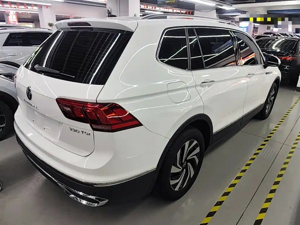 Volkswagen Tiguan L — фото 7