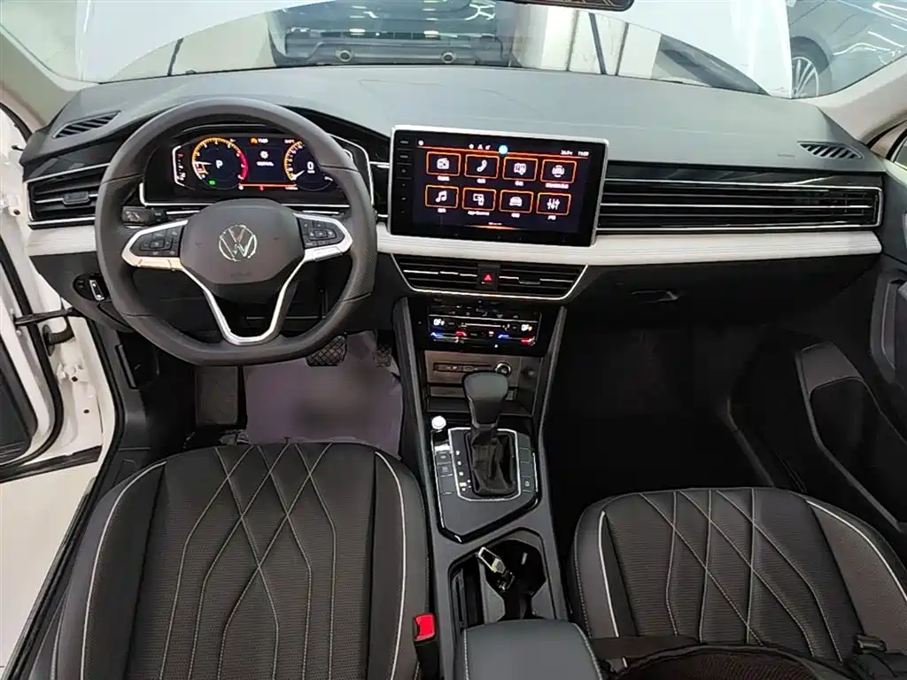 Volkswagen Tiguan L — фото 10